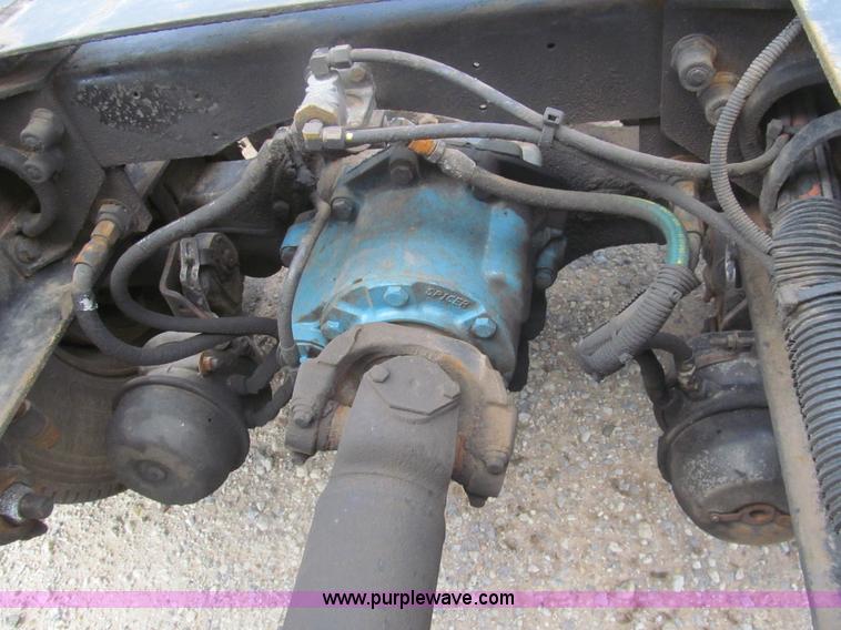 image for item I7016 1998 Peterbilt 379 semi truck