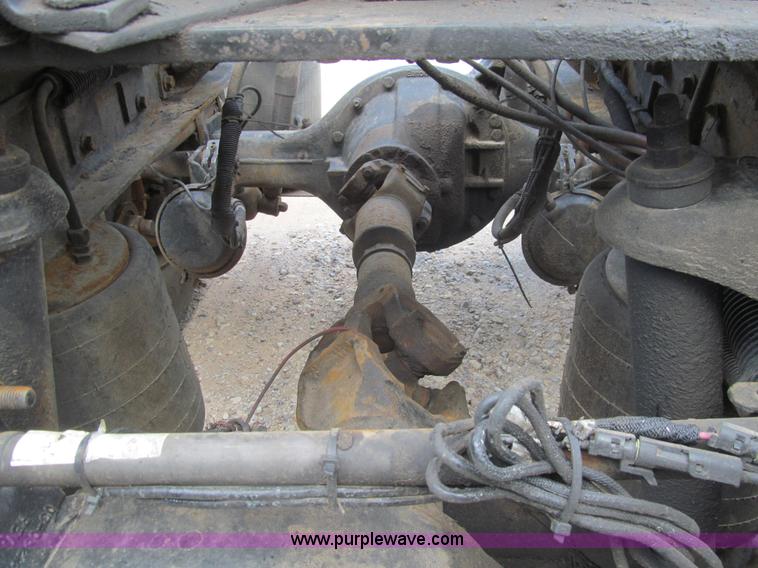 image for item I7016 1998 Peterbilt 379 semi truck