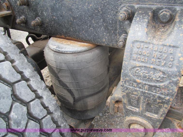 image for item I7016 1998 Peterbilt 379 semi truck