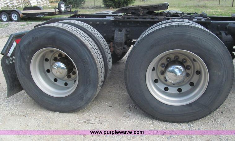 image for item I7016 1998 Peterbilt 379 semi truck