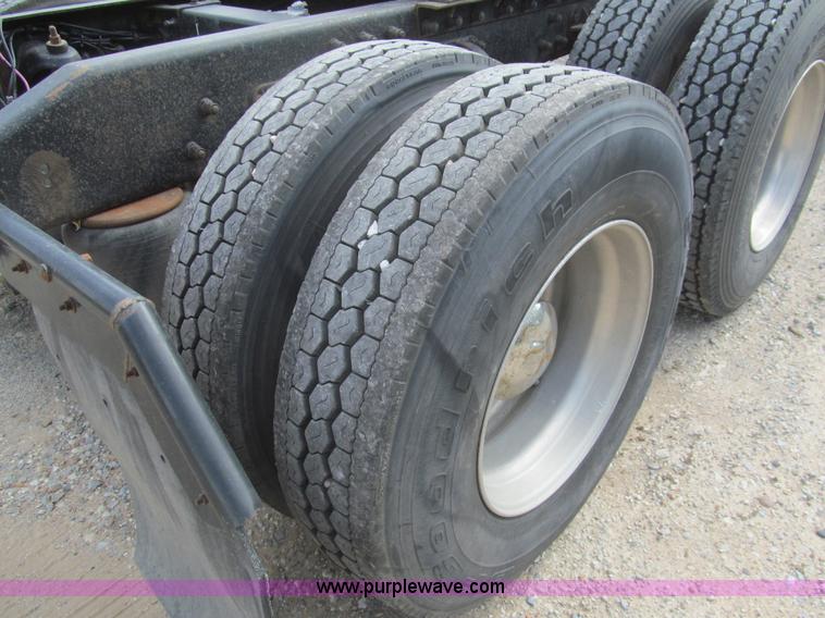 image for item I7016 1998 Peterbilt 379 semi truck