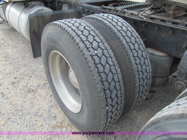 image for item I7016 1998 Peterbilt 379 semi truck