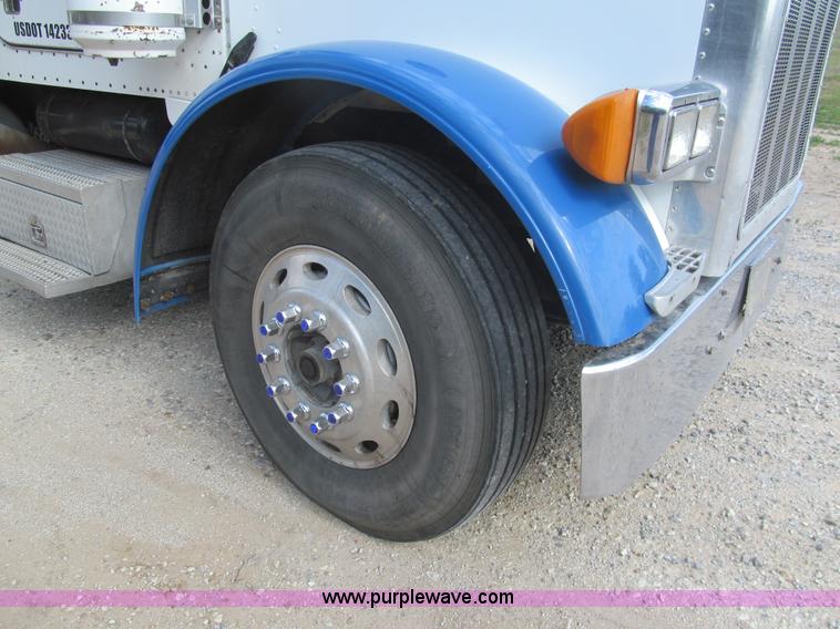 image for item I7016 1998 Peterbilt 379 semi truck