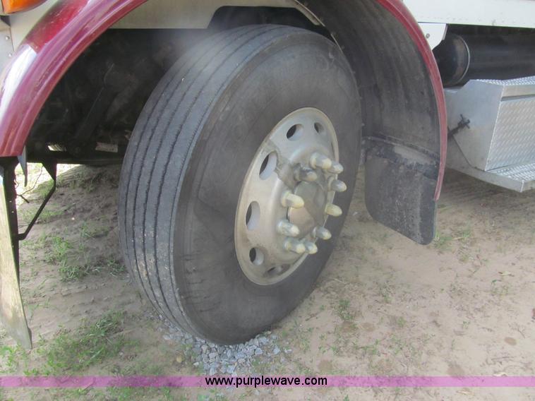 image for item I7016 1998 Peterbilt 379 semi truck