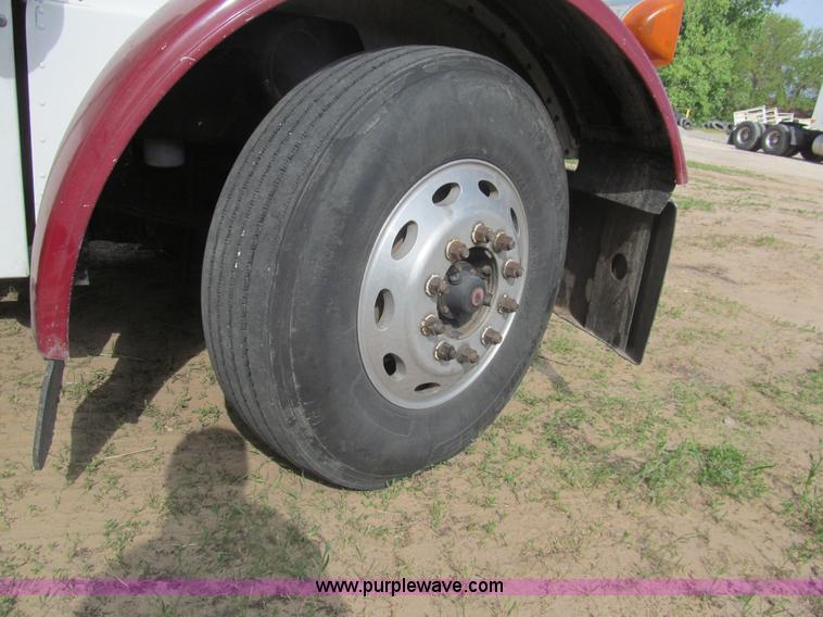 image for item I7016 1998 Peterbilt 379 semi truck