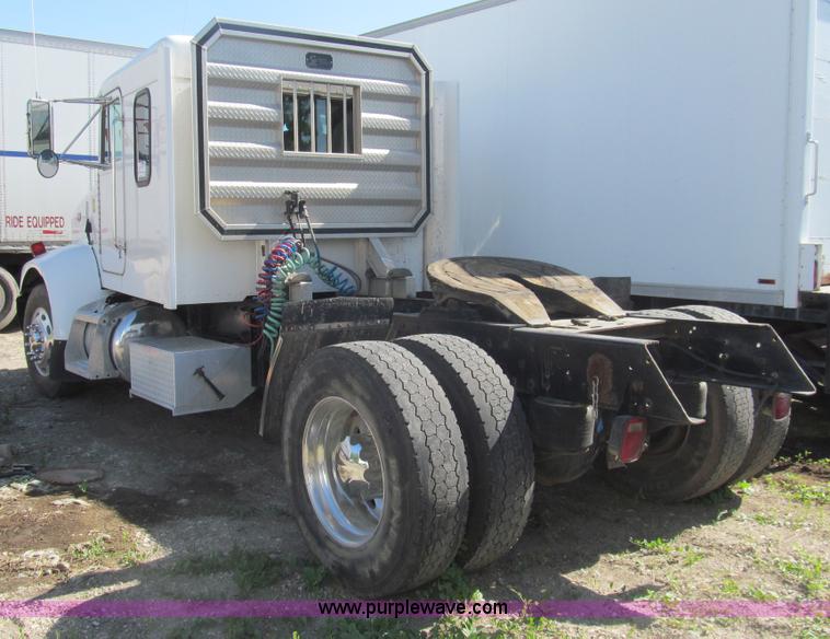 image for item I7036 2000 Peterbilt 330 semi truck