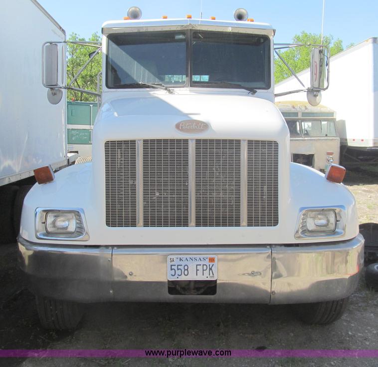 image for item I7036 2000 Peterbilt 330 semi truck