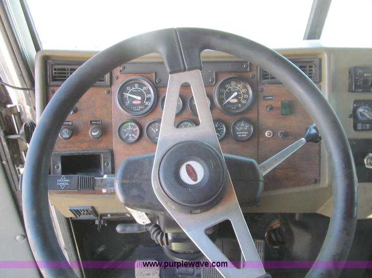 image for item I7036 2000 Peterbilt 330 semi truck