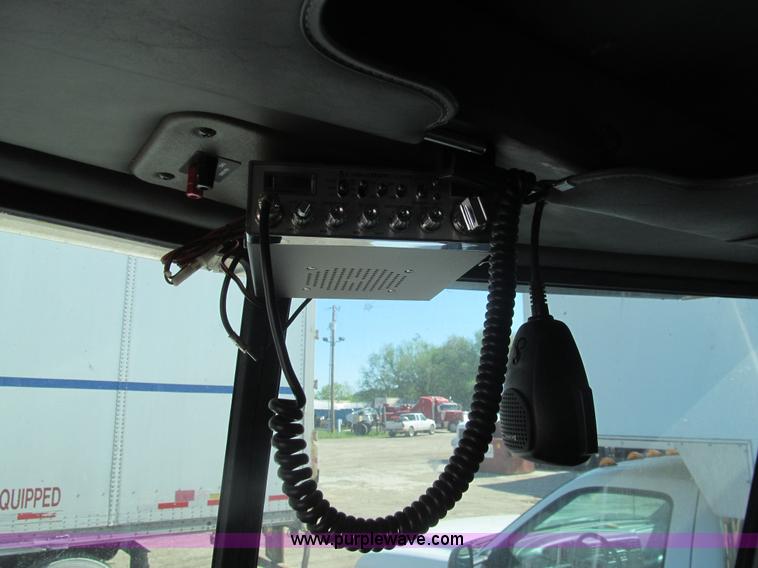 image for item I7036 2000 Peterbilt 330 semi truck