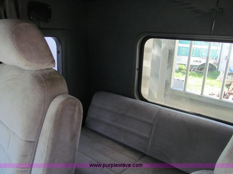 image for item I7036 2000 Peterbilt 330 semi truck