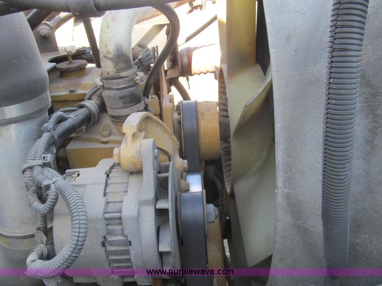 image for item I7036 2000 Peterbilt 330 semi truck