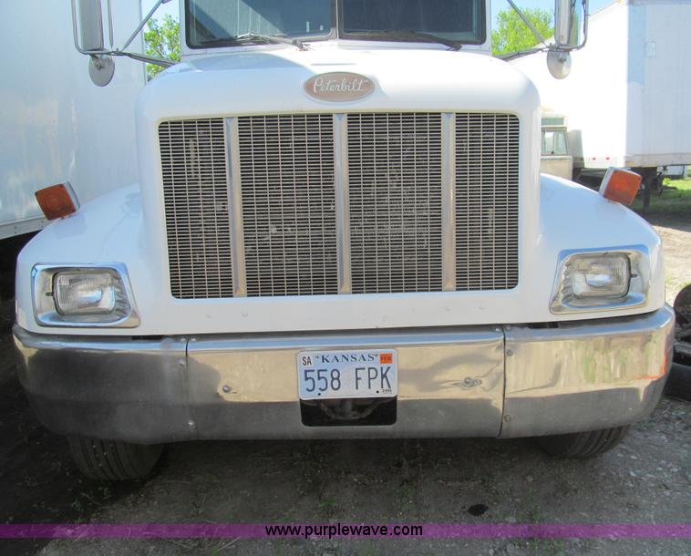 image for item I7036 2000 Peterbilt 330 semi truck