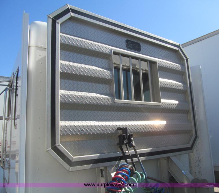 image for item I7036 2000 Peterbilt 330 semi truck