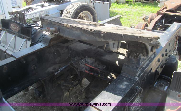 image for item I7036 2000 Peterbilt 330 semi truck