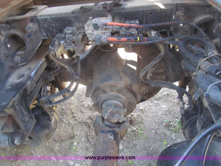 image for item I7036 2000 Peterbilt 330 semi truck