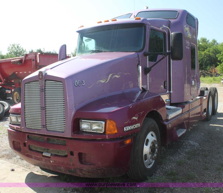 image for item I7407 2006 Kenworth semi truck