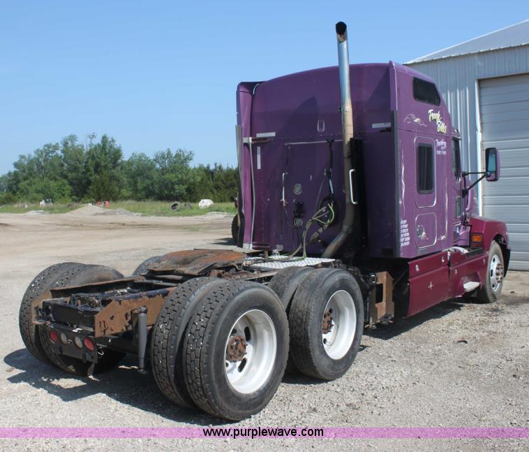 image for item I7407 2006 Kenworth semi truck