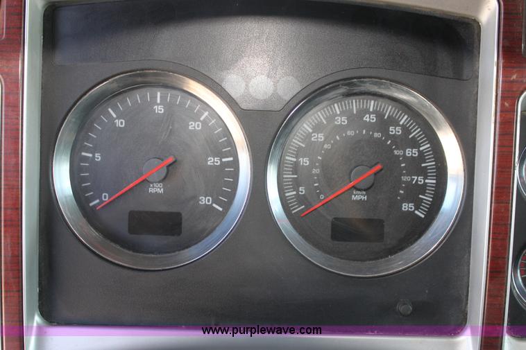 image for item I7407 2006 Kenworth semi truck