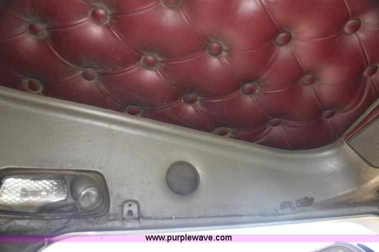 image for item I7407 2006 Kenworth semi truck