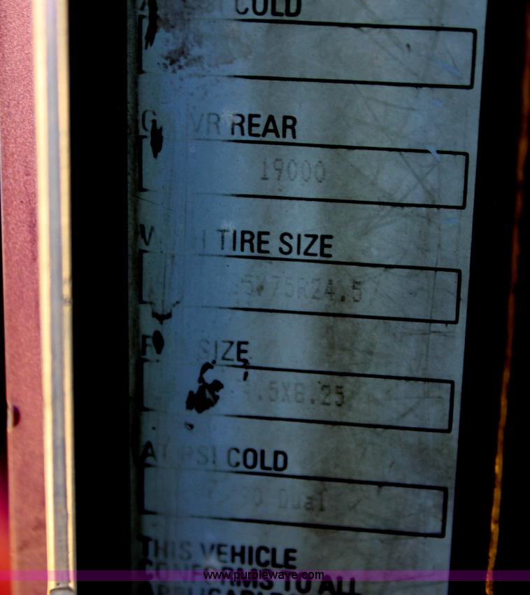 image for item I7407 2006 Kenworth semi truck