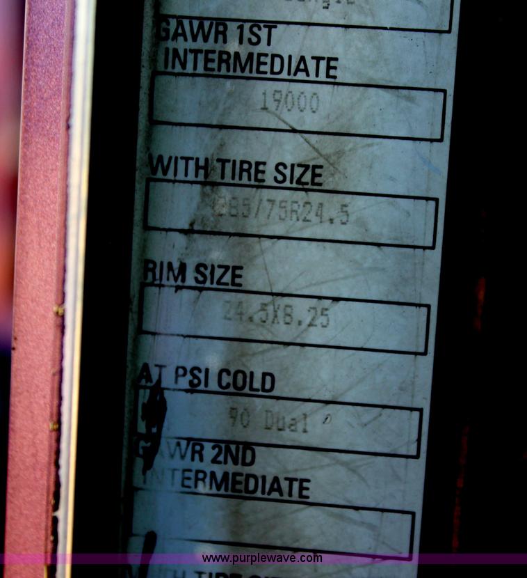 image for item I7407 2006 Kenworth semi truck