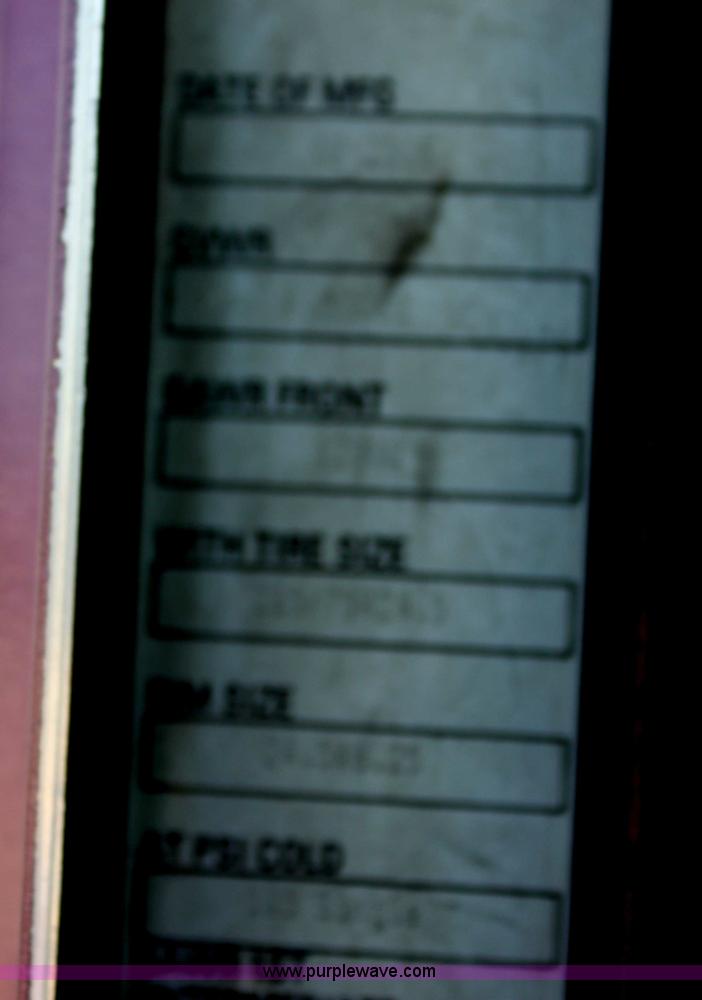 image for item I7407 2006 Kenworth semi truck