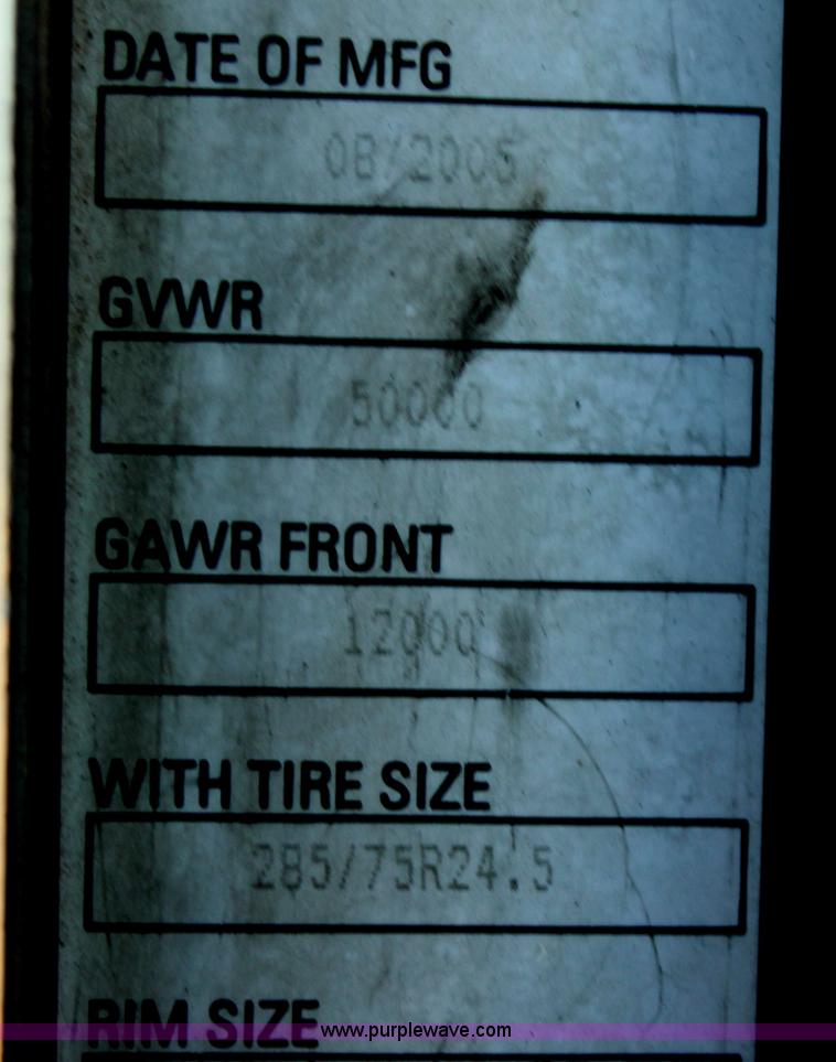 image for item I7407 2006 Kenworth semi truck