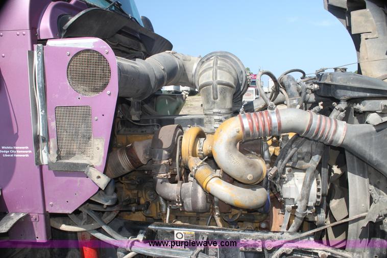 image for item I7407 2006 Kenworth semi truck