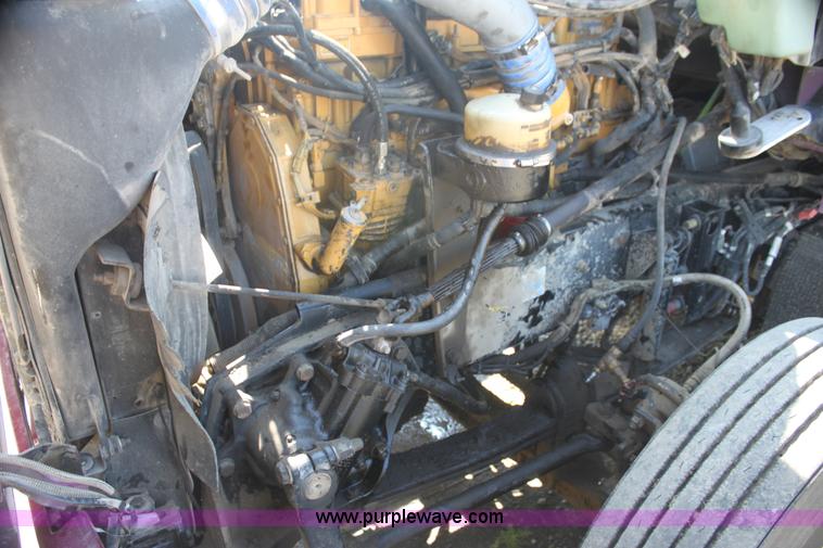 image for item I7407 2006 Kenworth semi truck