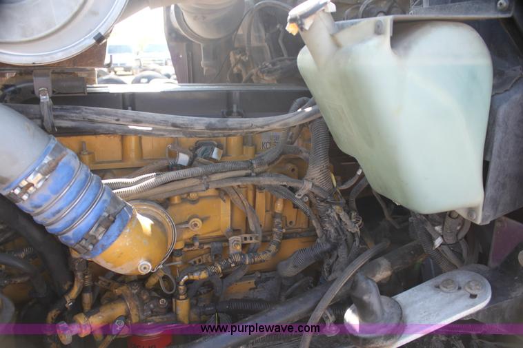 image for item I7407 2006 Kenworth semi truck