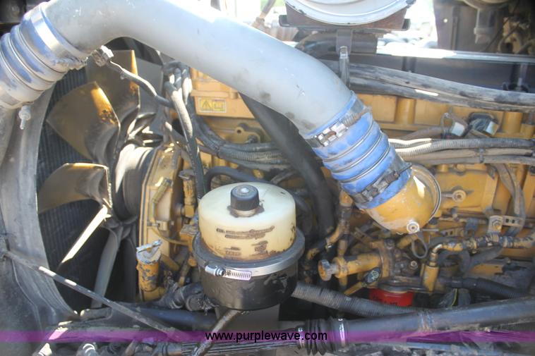 image for item I7407 2006 Kenworth semi truck