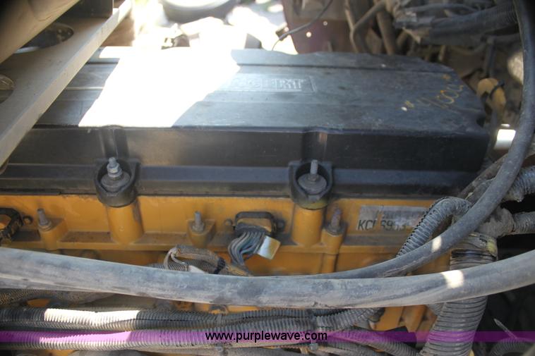 image for item I7407 2006 Kenworth semi truck