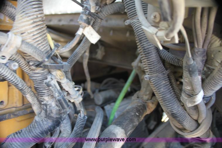 image for item I7407 2006 Kenworth semi truck