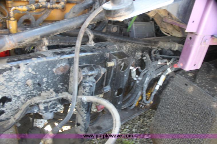 image for item I7407 2006 Kenworth semi truck