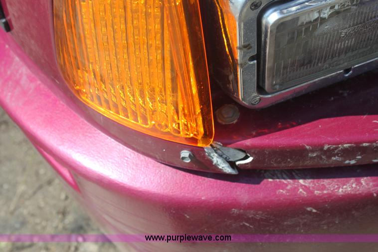 image for item I7407 2006 Kenworth semi truck