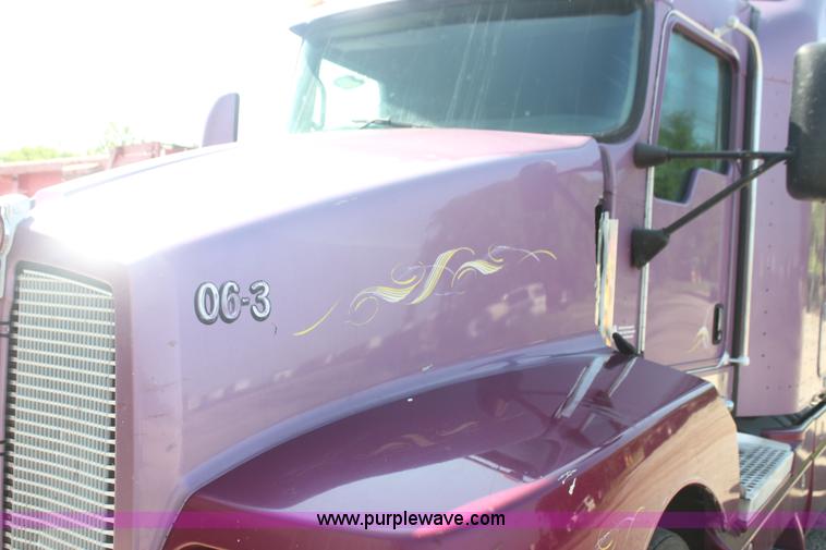 image for item I7407 2006 Kenworth semi truck