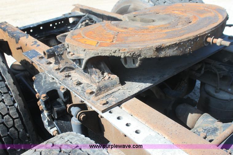 image for item I7407 2006 Kenworth semi truck