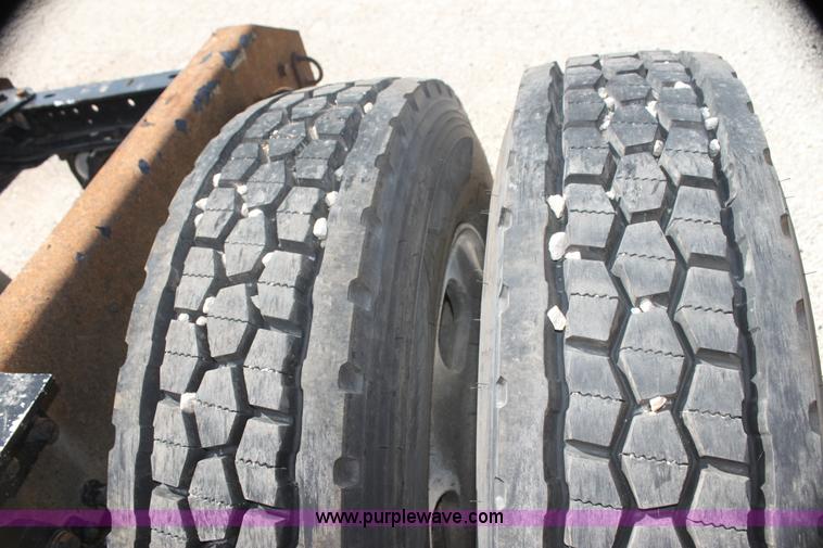 image for item I7407 2006 Kenworth semi truck