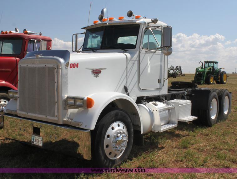image for item I7428 2002 Peterbilt 378 semi truck
