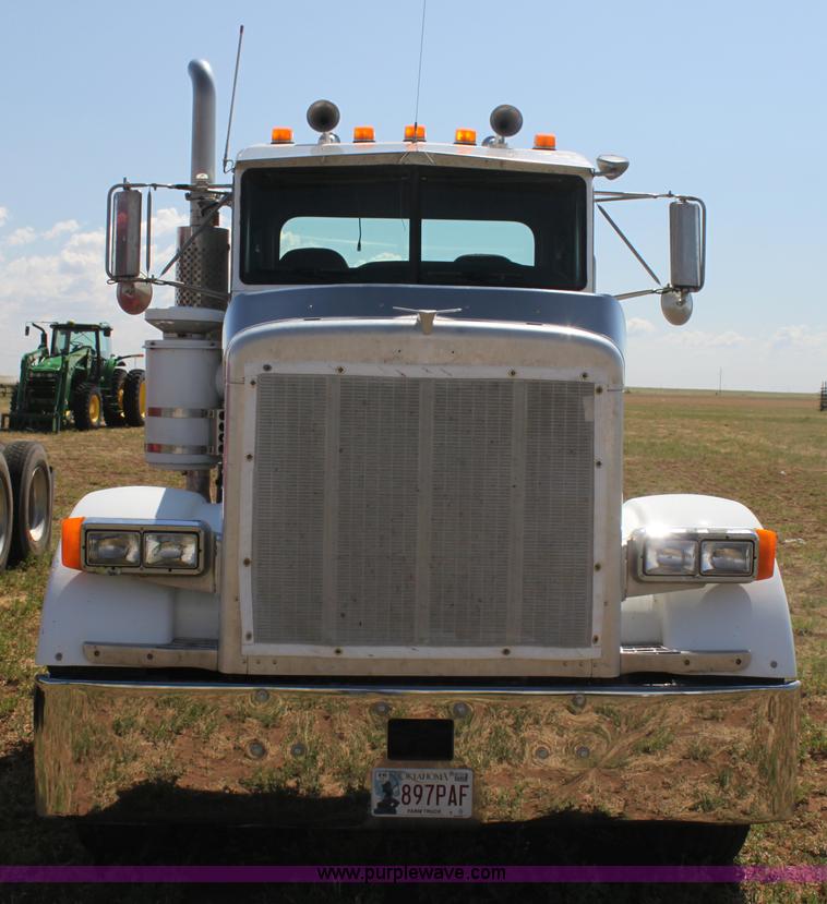 image for item I7428 2002 Peterbilt 378 semi truck