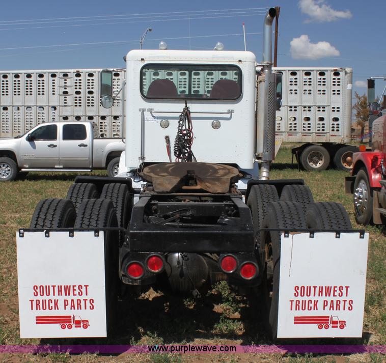 image for item I7428 2002 Peterbilt 378 semi truck