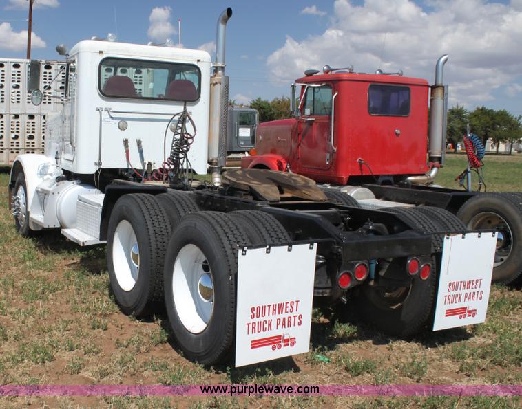 image for item I7428 2002 Peterbilt 378 semi truck