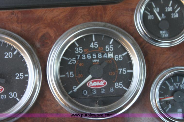 image for item I7428 2002 Peterbilt 378 semi truck