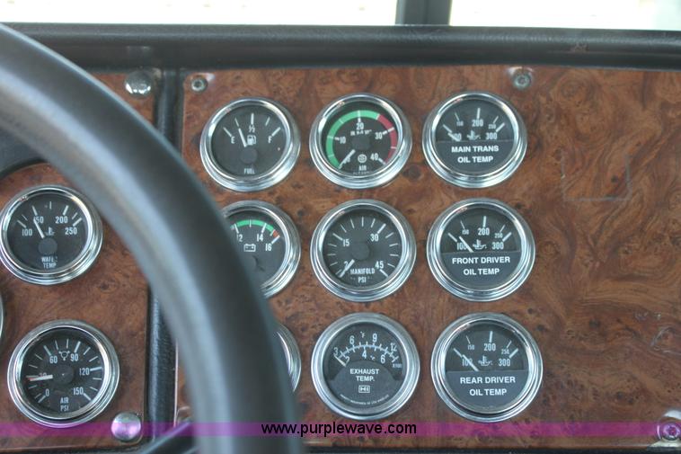 image for item I7428 2002 Peterbilt 378 semi truck