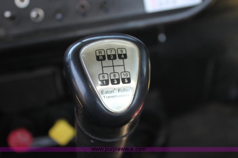 image for item I7428 2002 Peterbilt 378 semi truck