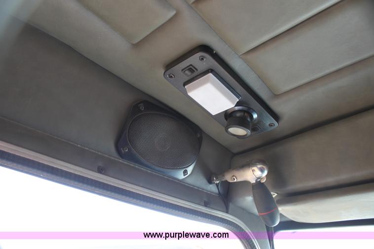 image for item I7428 2002 Peterbilt 378 semi truck