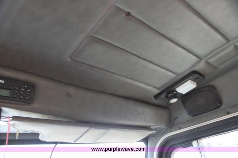 image for item I7428 2002 Peterbilt 378 semi truck