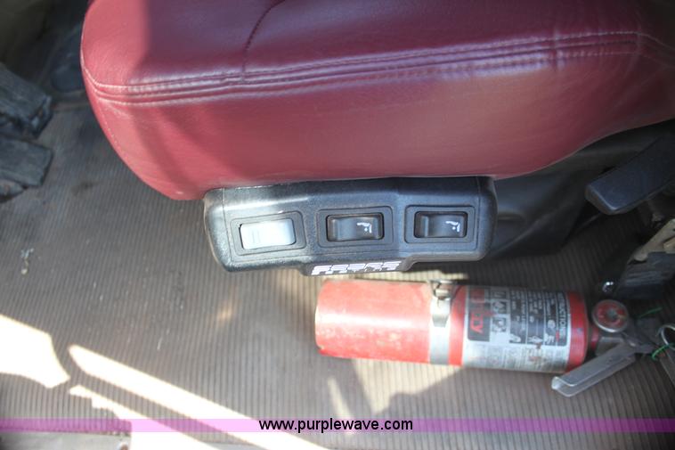 image for item I7428 2002 Peterbilt 378 semi truck