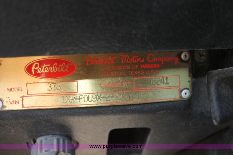 image for item I7428 2002 Peterbilt 378 semi truck