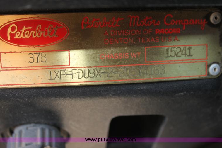 image for item I7428 2002 Peterbilt 378 semi truck